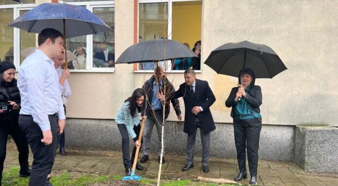 Мария Габриел даде старт на инициативата „Засаждане на 3 милиарда дървета до 2030 г.“
