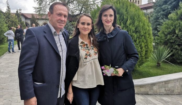Мария Габриел празнува Гергьовден с хората от Хаджидимово