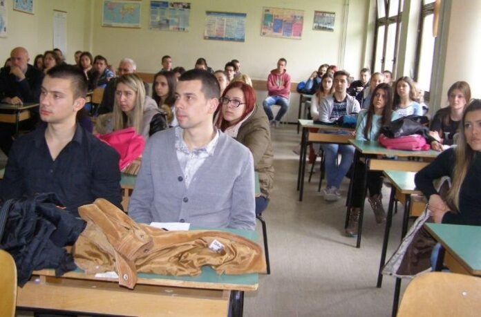 Медицината и компютърните науки са сред най-желаните специалности от българите в чужбина