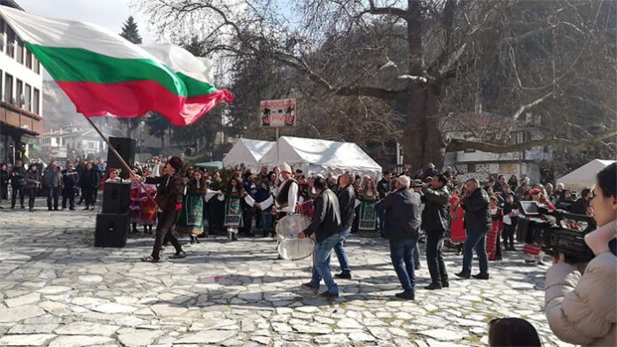 Мелник събра ценители на виното от цяла България за фестивала „Златен грозд“