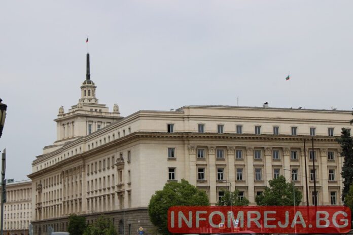 Месец след клетвата НС остава без председател