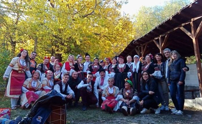 Местни самодейци пресъздадоха “Стара българска сватба” в Сапарева баня