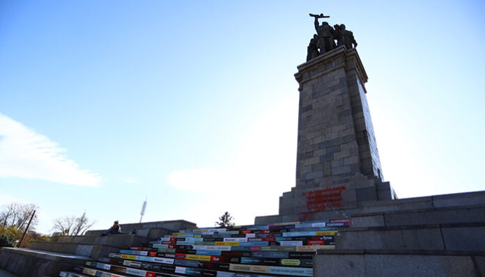 Местят Паметника на Съветската армия