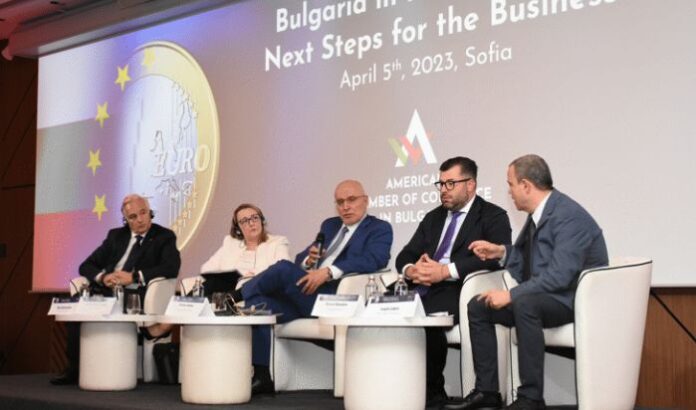 МФ: Въвеждането на еврото ще подпомогне развитието на бизнеса в България
