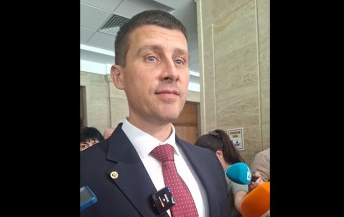 Михайлов: Решението на КС за референдума за еврото е очаквано