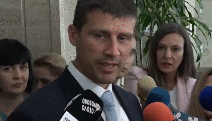 Михайлов с прогноза: Партията на Радев ще вкара 100 депутати