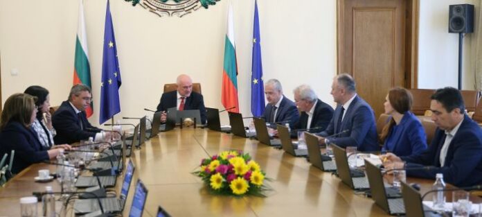 Министрите докладват на Главчев: Всички дейности по подготовката на изборите вървят по график