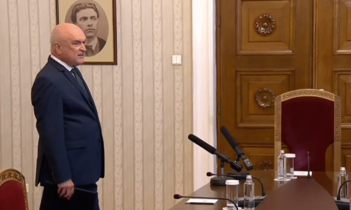 Министрите ясни! Главчев смени Стоянов