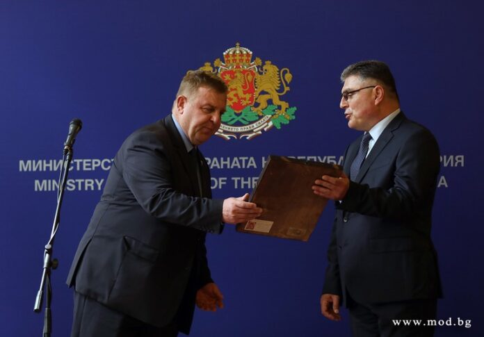 Министрите в оставка предадоха щафетата на служебните министри