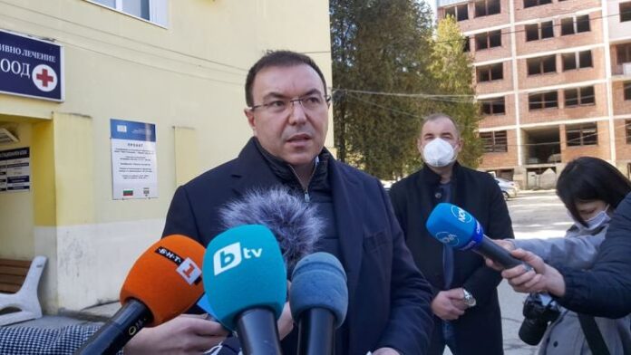 Министър Ангелов: Ситуацията в болницата в Гоце Делчев продължава да е сериозна
