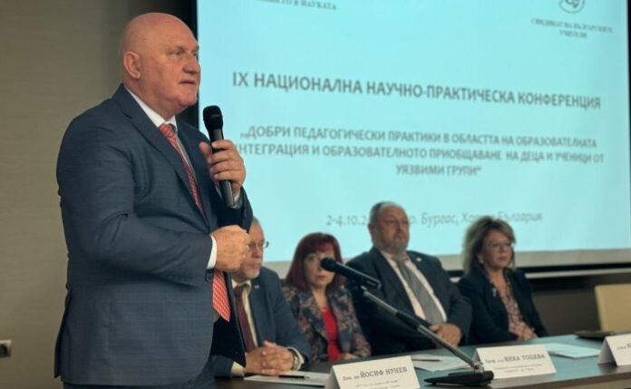 Министър Цоков награди 50 учители за успешни практики в интеграцията на деца