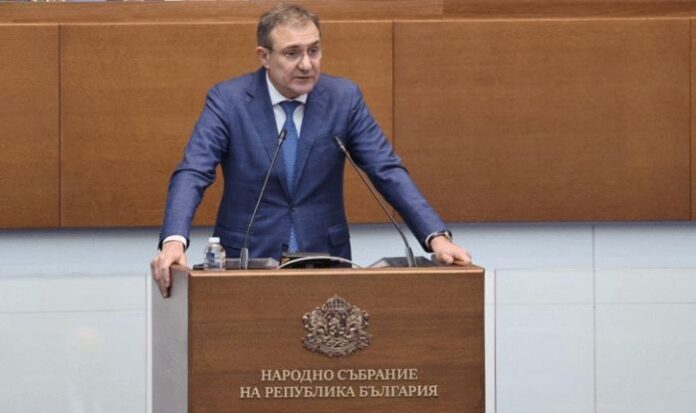 Министър Гуцанов: Да се коментира повишаване на пенсионната възраст е грешка