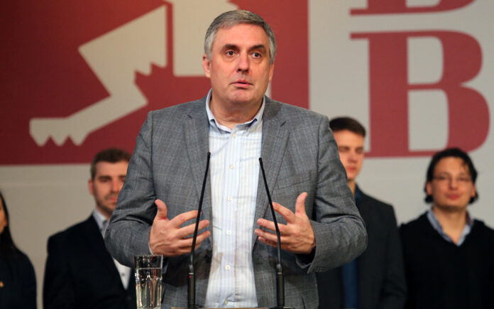 Министър Ивайло Калфин подаде оставка