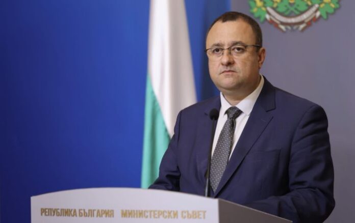 Министър Иванов отговори на Русинова: Сериозни предложения се правят по веднъж
