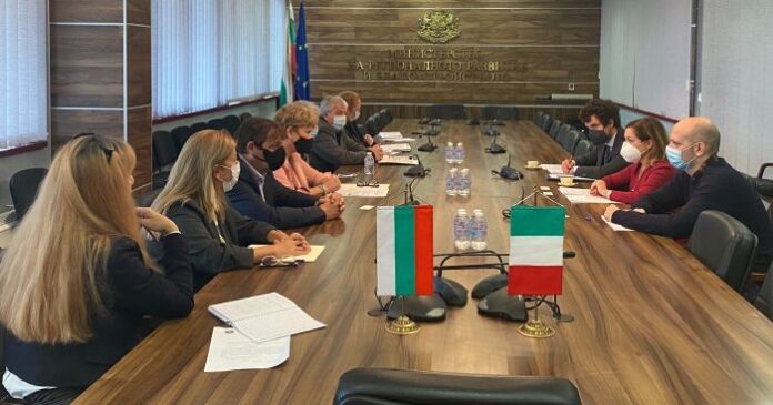 Министър Комитова: МРРБ има за свои приоритети подобряване на свързаността между Балканите и Европа