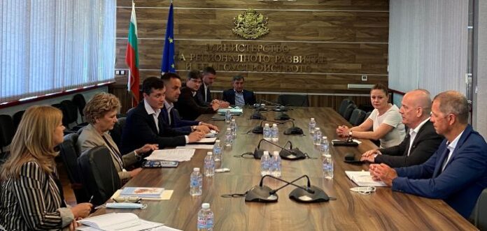 Министър Комитова обсъди работата на толсистемата с представители на „Капш“