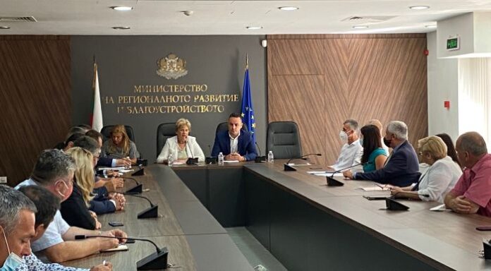 Министър Комитова: Правим всичко възможно извършените до момента ремонти да бъдат разплатени