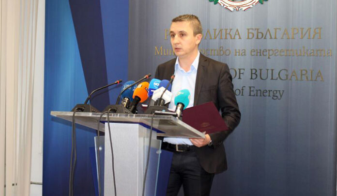 Министър Николов: Няма да се стигне до фалити и спиране на топлоподаването заради по-скъпия газ
