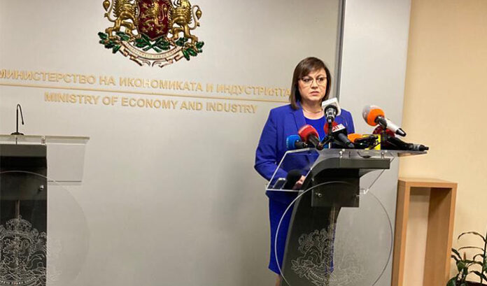 Министър Нинова: Няма издадено разрешение за износ на оръжие за Украйна