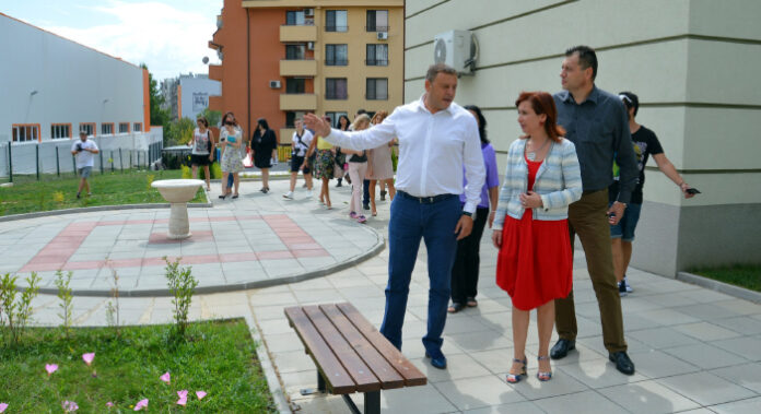 Министър Русинова: Социалната политика на Благоевград е добър модел за комплексно обслужване