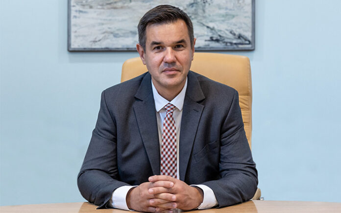 Министърът на икономиката Никола Стоянов отговори на нападките на Нинова