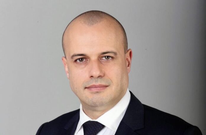 Министърът на туризма може да подкрепи искане на бранша за 70% компенсации