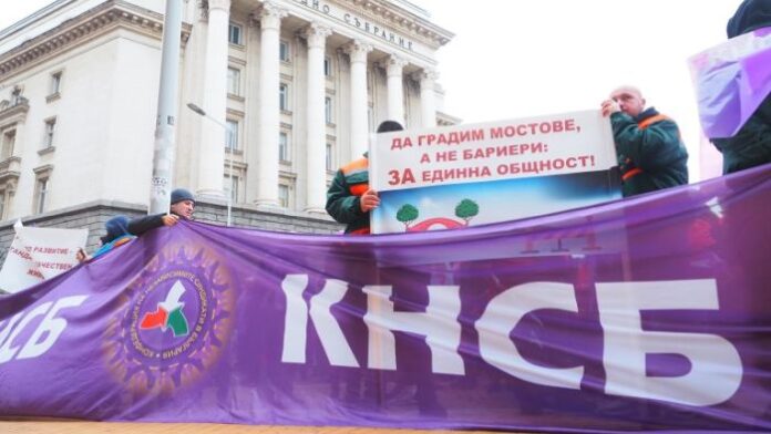 Миньори протестират пред МС срещу данъка върху добива на природни ресурси