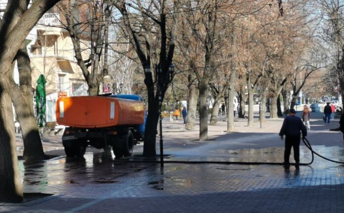 Мият основните булеварди в София