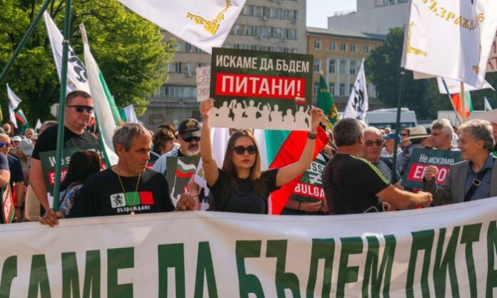 Мира Миркова: Участвайте в протестите и битката за лева
