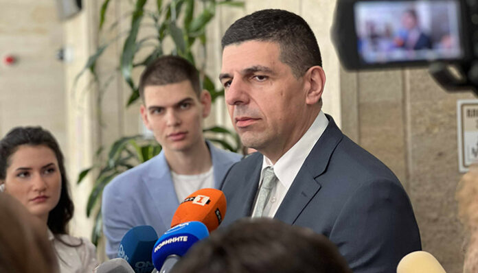Мирчев: Вотовете на недоверие са чисти пиар акции