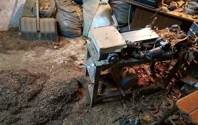Митнически служители разкриха цех за обработка на тютюн в област Ловеч