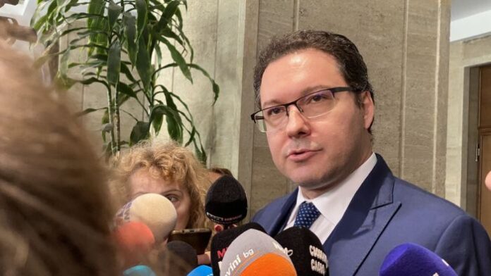 Митов оттегли пред премиера номинацията си за служебен министър