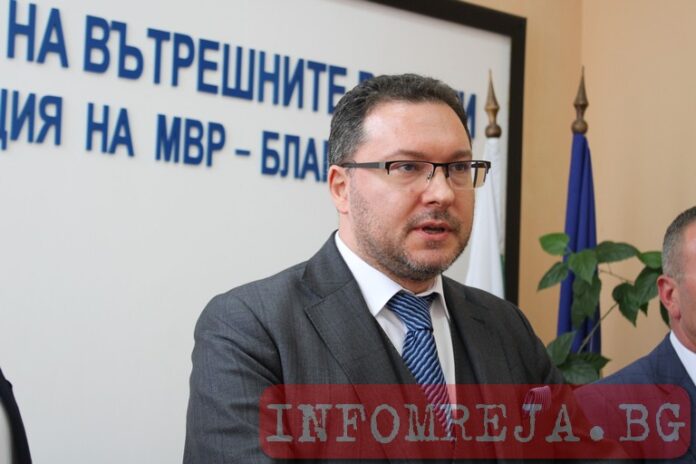 Митов за Радев: Приказки на многознайковци
