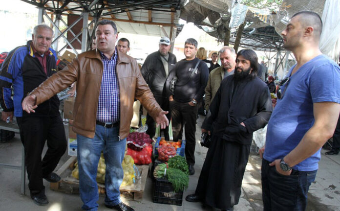 Мизерия и скъсани галоши на борсата край Петрич
