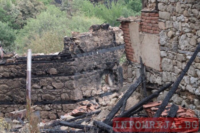 Млад мъж загина при пожар в дома си