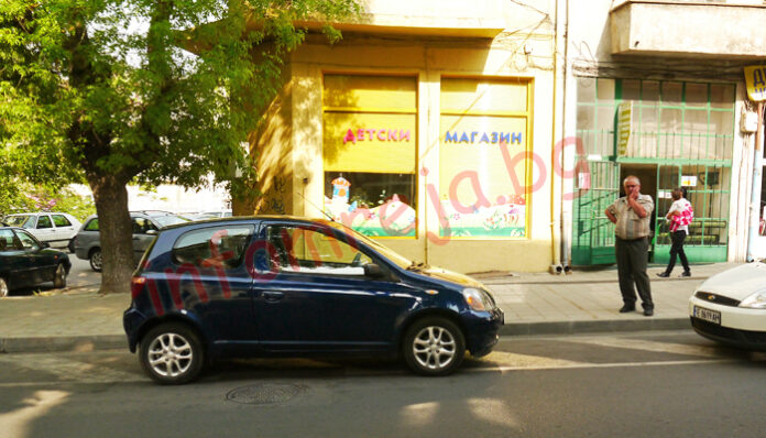 Млада шофьорка блъсна пешеходка в Благоевград