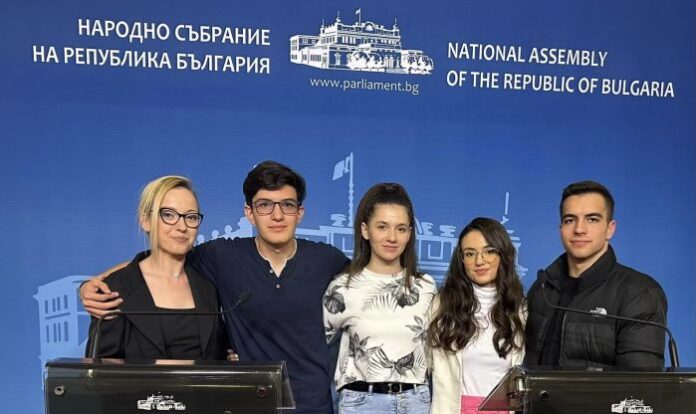 Младежи от Кюстендил взеха участие във форум