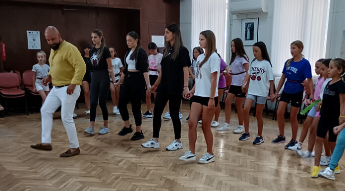 Младежи
