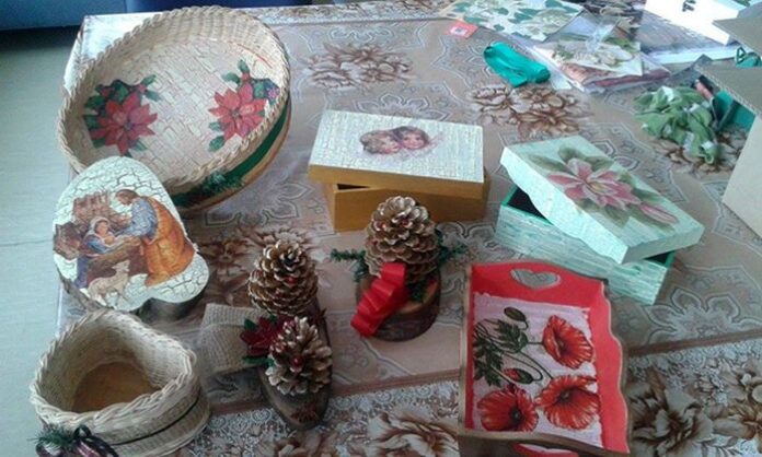 Младежи с увреждания редят благотворителен коледен базар в Гоце Делчев