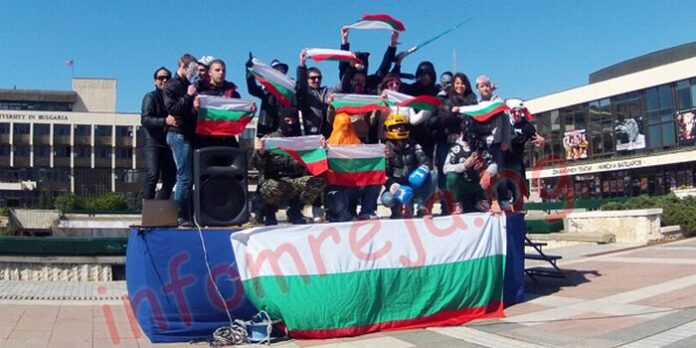 Младежи танцуваха „Харлем шейк” в Благоевград