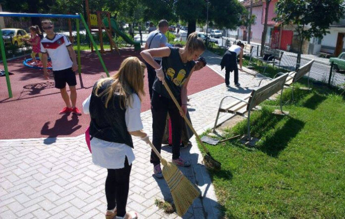 Младежите от БСП-Гоце Делчев се включиха активно в националното почистване на България