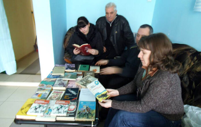Младежите от ГЕРБ дариха 250 книги на читалищни библиотеки в областта