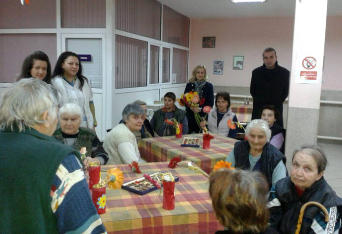 Младежите от ГЕРБ - Кюстендил с жест към дамите за 8-и март