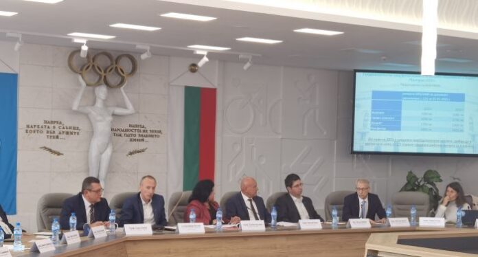 МОН е за повече инвестиции във висшето образование през 2023 г.