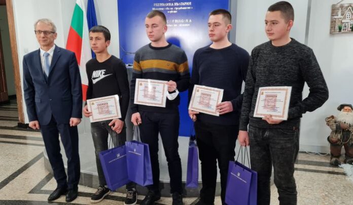 МОН награди учениците