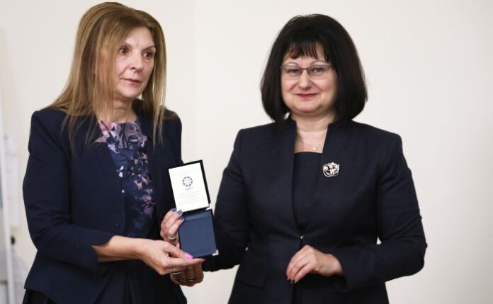 МОН отличи със знак за качество две от училищата в Гоце Делчев - Първо ОУ и ПМГ 