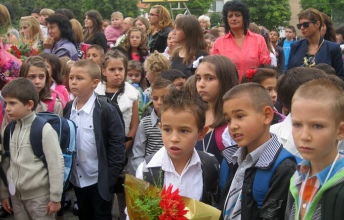 Москов подари на Второ ОУ „Гоце Делчев” портрет на патрона на училището