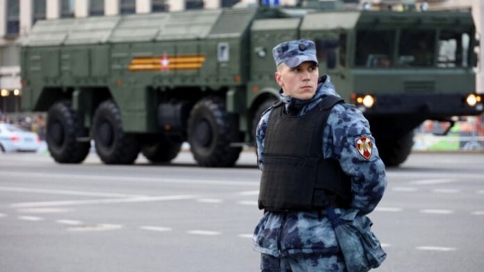 Москва: В Беларус ще влязат малко под 9000 руски войници