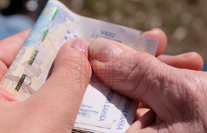 „Мотивирани учители“ получават 500 лв. над заплатата
