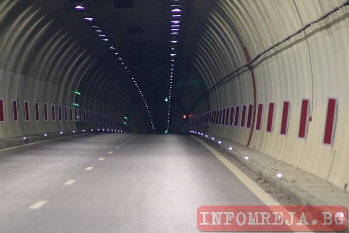 Моторист катастрофира в тунел „Железница“